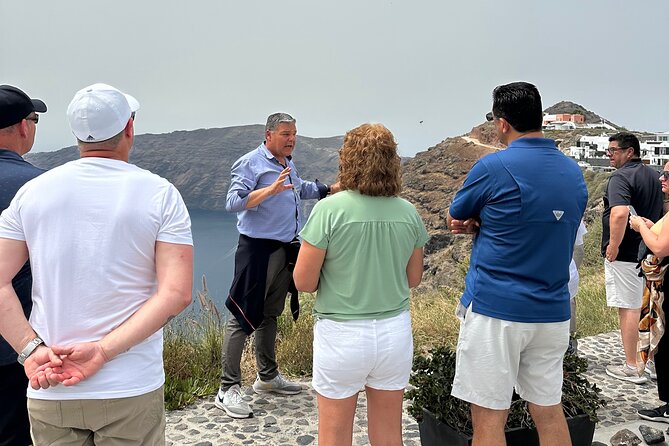 Santorini in 5 hours: Oia, Traditional Villages & Black Beach - Oia is the main event, but one hour is short