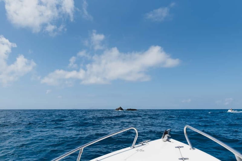 Santorini: License-Free Boat Rental with Ice, Water, & Fruit - Should You Book This Santorini Boat Experience?