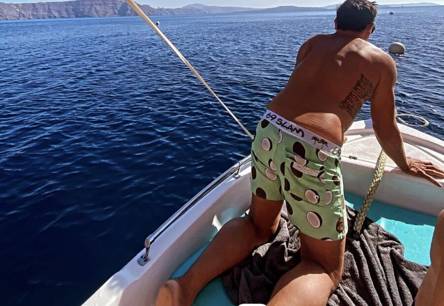 Santorini: License-Free Boat Rental with Snorkeling Gear - What the private format really gives you