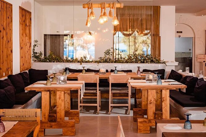 Santorini like a local: Discover local flavors by exploring the island! - Should you book Santorini like a local?