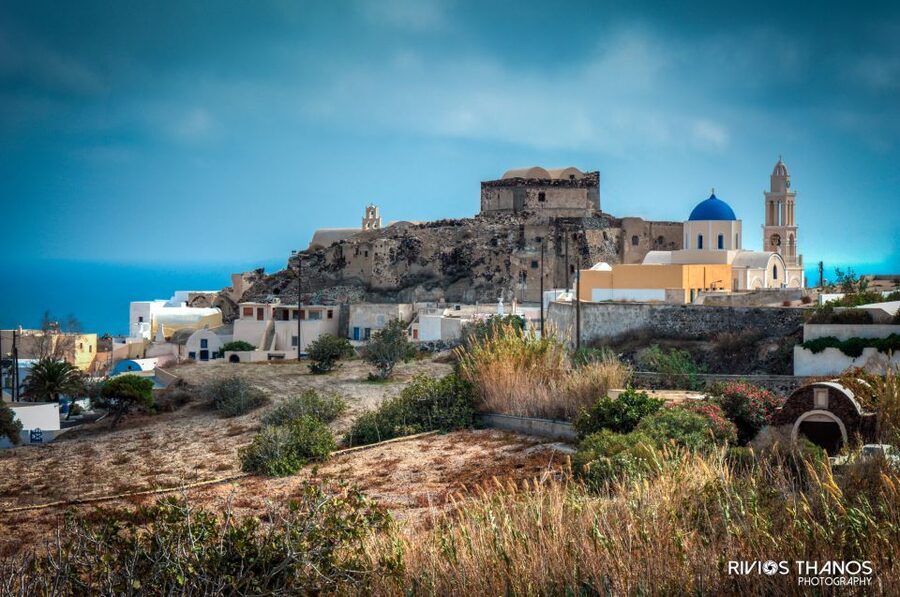 Santorini: Lost Atlantis, Beaches & Wine Tasting Tour - Guides, Transport, and the Feel of the Day