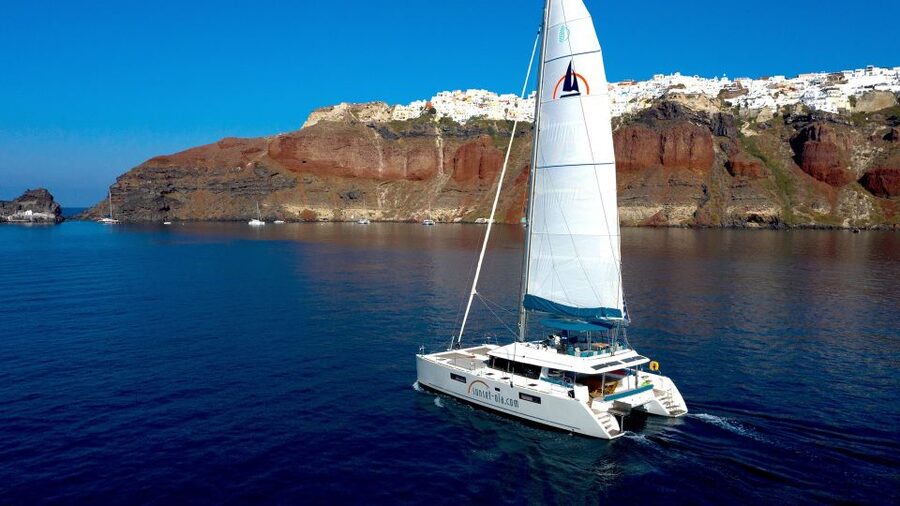 Santorini: Luxurious Catamaran Cruise with Meal & Open Bar - Sailing past Aspronisi and the southern coast