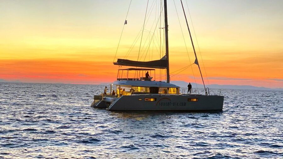 Santorini: Luxurious Catamaran Cruise with Meal & Open Bar - What the crew and boat setup add