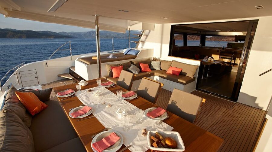 Santorini: Luxurious Catamaran Cruise with Meal & Open Bar - Hotel pickup takes longer than the cruise clock suggests