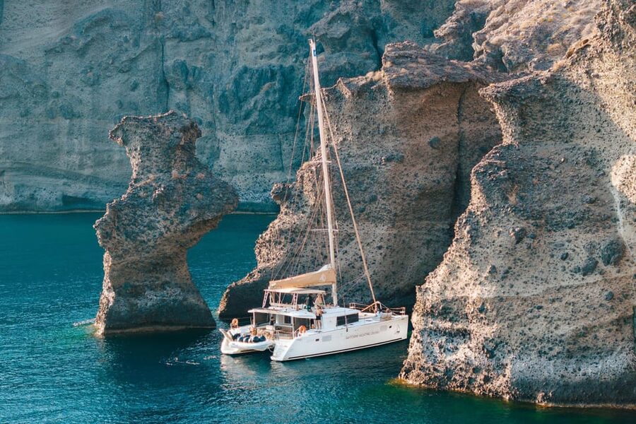 Santorini: Luxury Sunset Cruise with Dinner, BBQ, and Drinks - The sunset return to Vlychada
