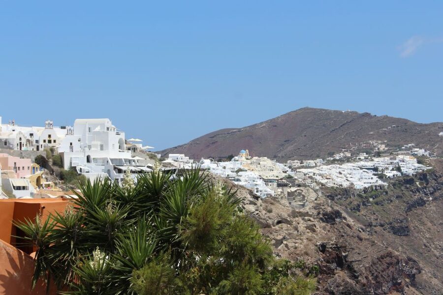 Santorini: Mesa Gonia, Pyrgos and Oia Tour - The August change near Imerovigli