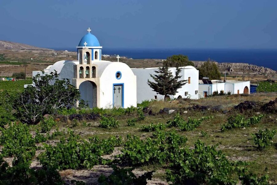 Santorini: Mesa Gonia, Pyrgos and Oia Tour - Guide quality and language choice