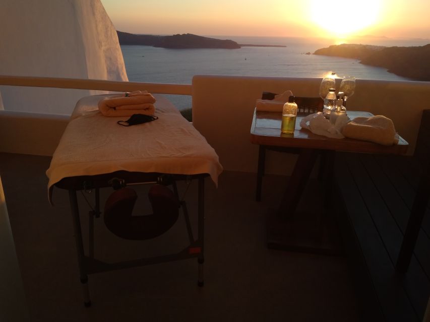 Santorini: Mobile Couples Massage at Your Private Villa - Making the villa work as a treatment room