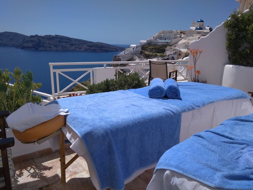 Santorini: Mobile Couples Massage at Your Private Villa - The people and languages involved