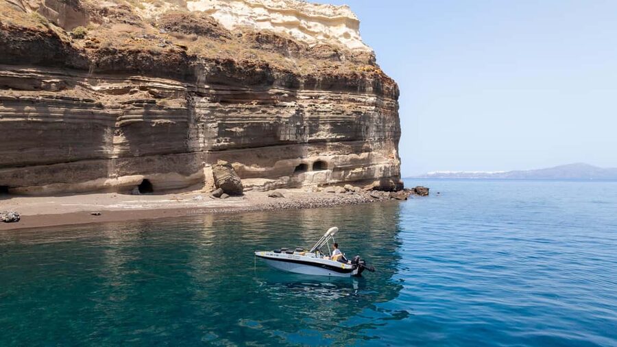 Santorini: Motor Boat Full-Day or 5-Hour Rental - Reaching Santorini Volcano