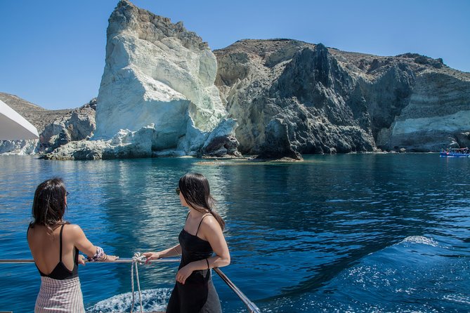 Santorini: Motor Yacht Day Cruise with 5-Course Lunch - A five-course lunch served on the water