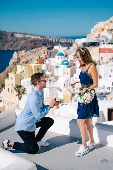 Santorini: Oia Private Couple Photoshoot with 35 Photos - The Blue Domes and special viewpoints