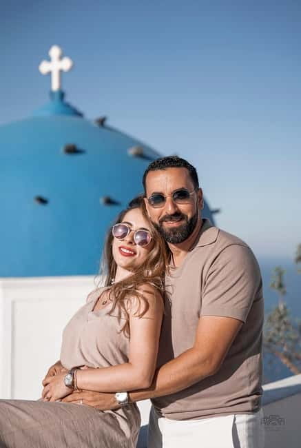 Santorini: Oia Private Couple Photoshoot with 35 Photos - Who will enjoy this most