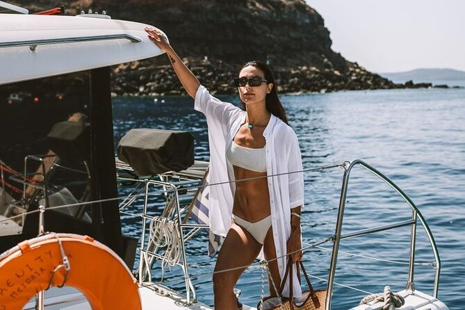 Santorini Oia: Private Sunset Catamaran Cruise with BBQ & Drinks - Nea Kameni shows Santorini’s volcanic core