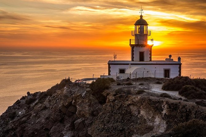 Santorini Photo Safari Top Places - The lighthouse offers open cliff views