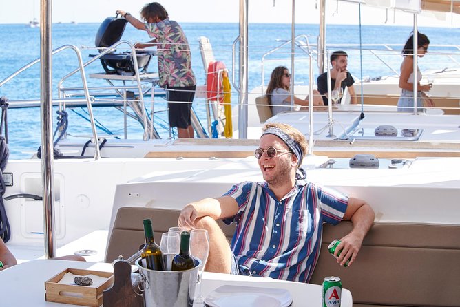 Santorini Platinum Catamaran Cruise with Meal, BBQ and Open Bar - Food and onboard service: strong meal, uneven bar attention