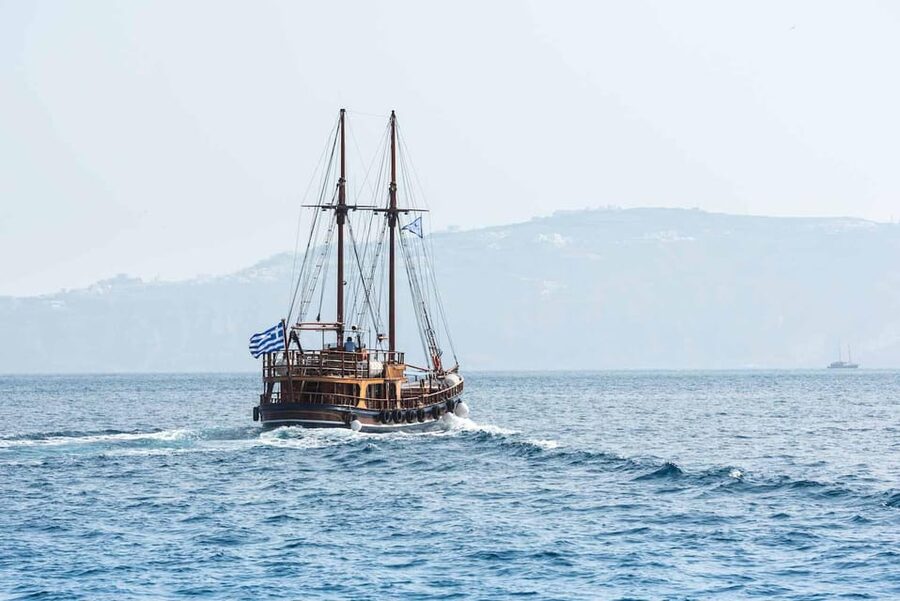 Santorini Port: 3 Hour Cruise to Volcano and Hot Springs - Finding the boat at Fira Old Port