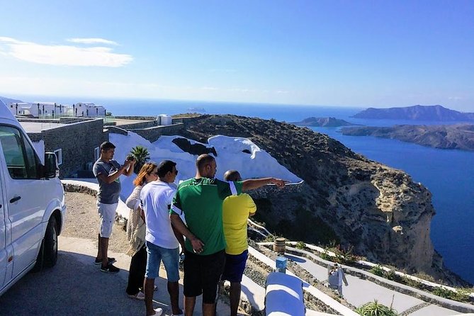 Santorini Port Transport & Transfer Services - Private or shared: which option suits you?