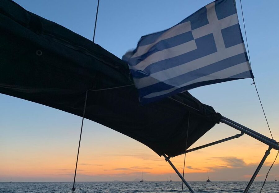Santorini: Private 5-Hour Sunset Sailing Tour with Dinner - Why this private Santorini cruise feels different