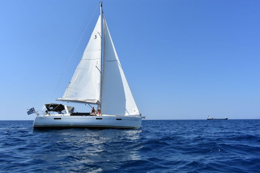 Santorini: Private Caldera Sailing Trip with Open Bar & Meal - Day cruise or sunset cruise?