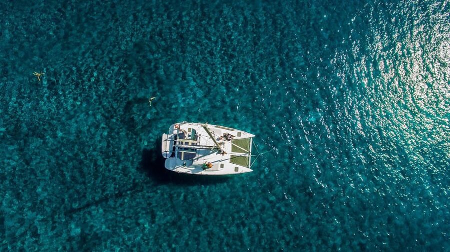 Santorini: Private Catamaran Cruise with Food & Drinks - Red Beach, White Beach, and Mésa Pigádia