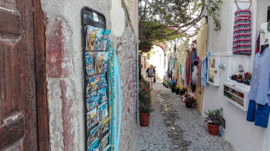 Santorini: Private Day Tour with Guide - What the guide adds to the day