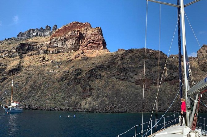 Santorini Private Daytime Sailing Tour with Meal, Drinks &Transfer included - The return route through the caldera