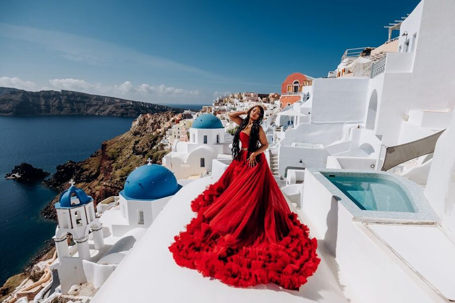 Santorini: Private Flying Dress Photoshoot Experience - How the one-hour session unfolds