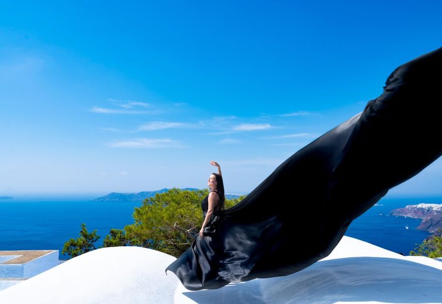 Santorini: Private Flying Dress Photoshoot with Pickup - What the $577 private price really covers