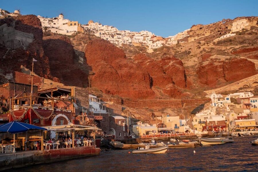 Santorini: Private Sightseeing Tour with Local Guide - What the guides add to the day