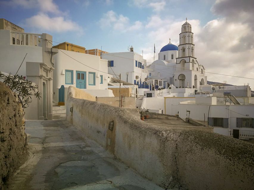 Santorini: Private Sunrise Tour with Breakfast and Oia Visit - Pyrgos, the old capital, and breakfast