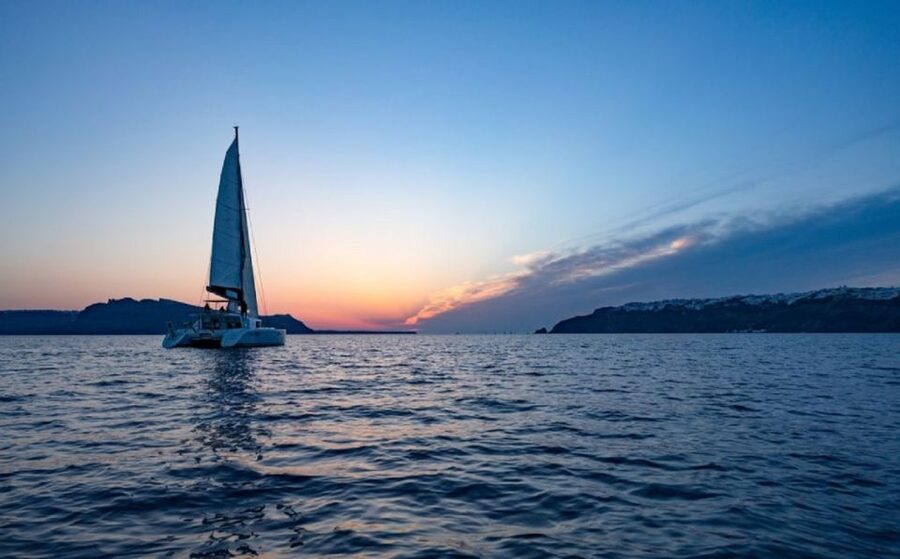 Santorini: Private Sunset Cruise with Dinner and Drinks - Ammoudi to Thirassia Island