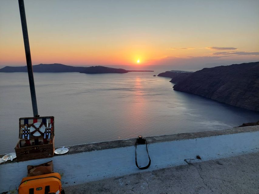 Santorini: Private Sunset Tour with Picnic & Transfer - Key points at a glance
