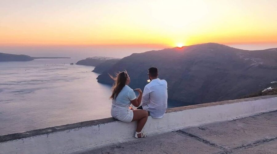 Santorini: Private Sunset Tour with Picnic & Transfer - Why this sunset tour works better than chasing Oia