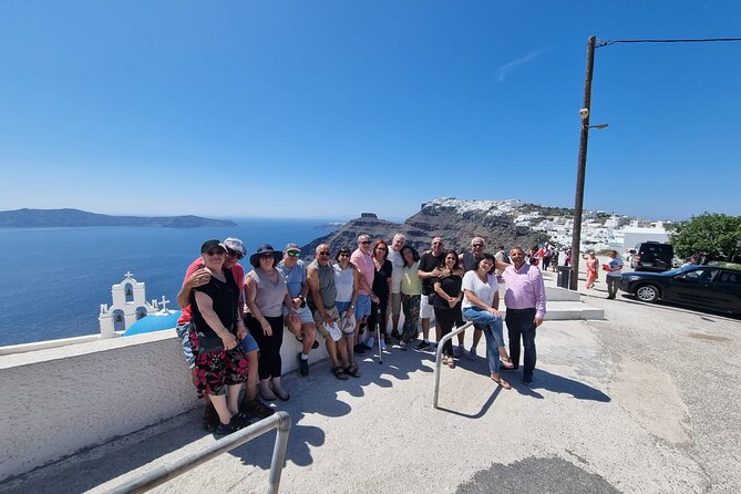 Santorini Private Tour in Spanish - Perivolos: black sand and organized beach time
