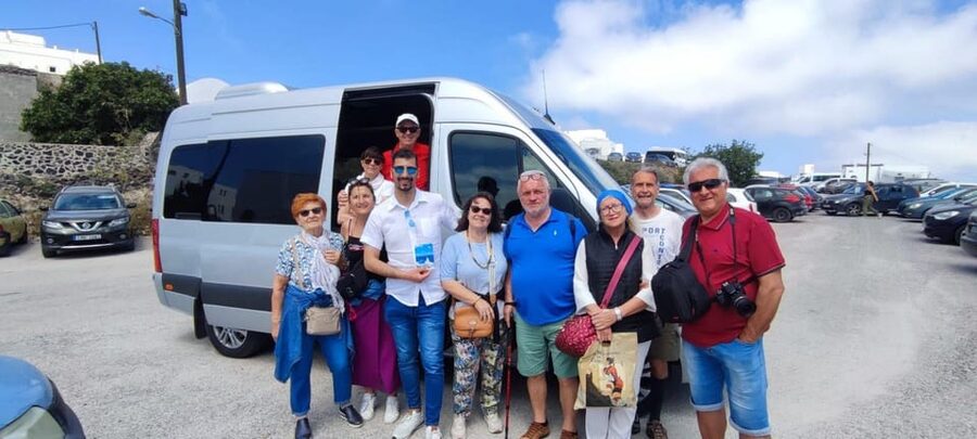 Santorini: Private Tour in Spanish with Local Guide - Red Beach in Akrotiri