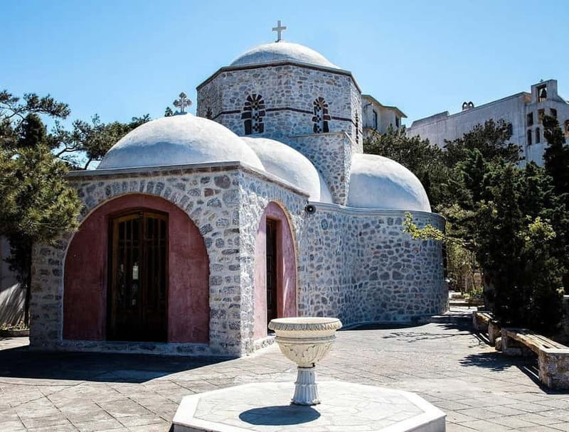 Santorini Private Tour: Must-See Highlights & Hidden-Gems - Akrotiri and the southern route