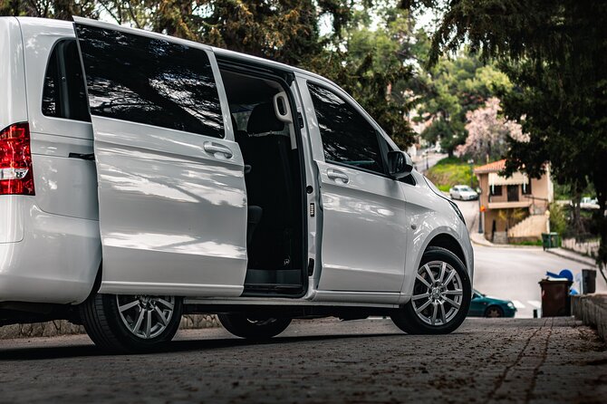 Santorini Private Transfer From or To the Ferry Port - Who should book this private ride?