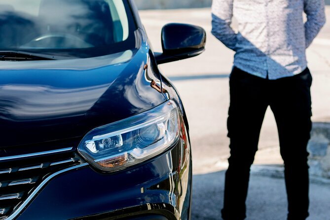 Santorini Private Transfer Service From or To Airport - Why a private Santorini transfer can be worth it