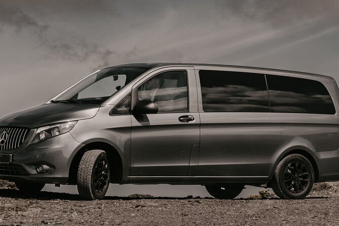 Santorini, Private Transfer with Luxury Airconditioned Vehicle - A private Santorini ride instead of a shared shuttle