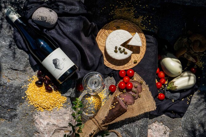 Santorini Private Wine Tour with Dinner & Oia Sunset - Why a private Santorini wine tour works well