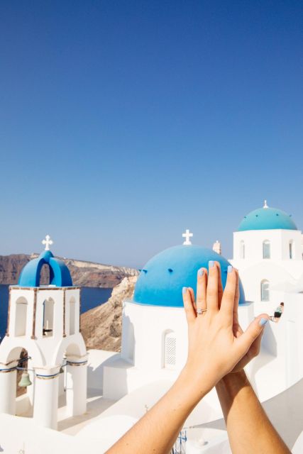 Santorini Proposal: A Luxury Photoshoot for Your Yes! Moment - Timing, meeting point, and mobility