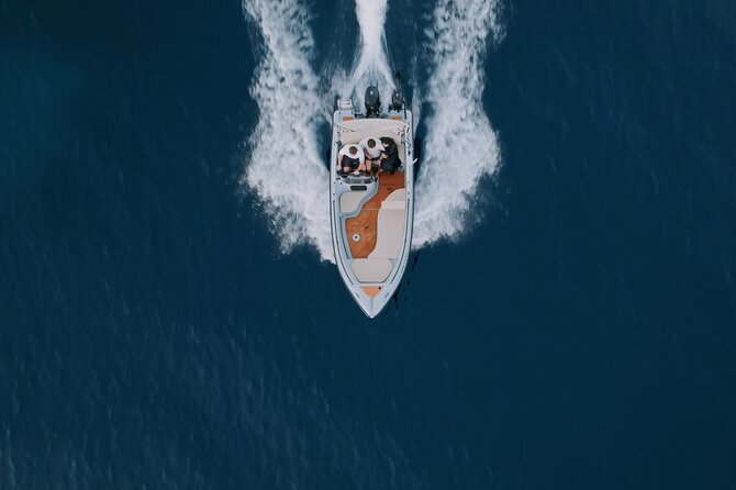 Santorini Rent a Boat - License free private cruise - Key points to know before you cast off