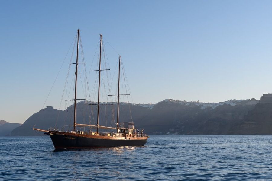 Santorini: Romantic Sunset Caldera Cruise with Dinner - Why see Santorini from the King Thiras?