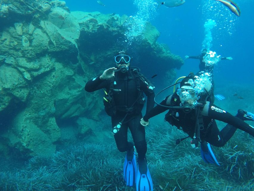 Santorini: Scuba Diving Experience in Caldera for Beginners - Why the caldera makes this beginner experience special