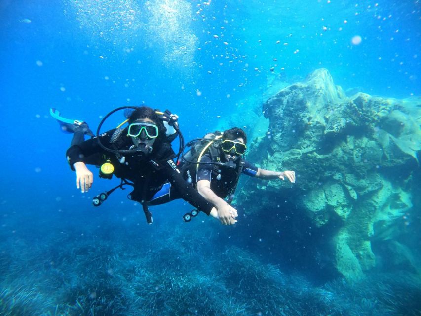 Santorini: Scuba Diving Experience in Caldera for Beginners - Exploring the volcanic reef for 45 minutes