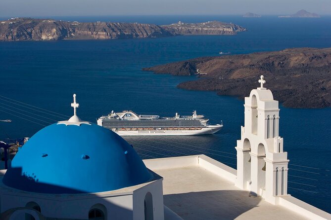 Santorini Shore Excursion: Private Sightseeing Tour - The Blue Dome: ten minutes for the classic photograph