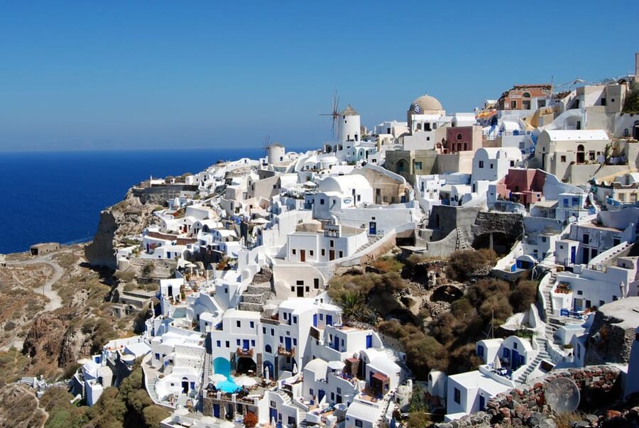 Santorini: Shore Excursion to Oia for Cruise Ship Passengers - Free time for cafés, food, and shopping