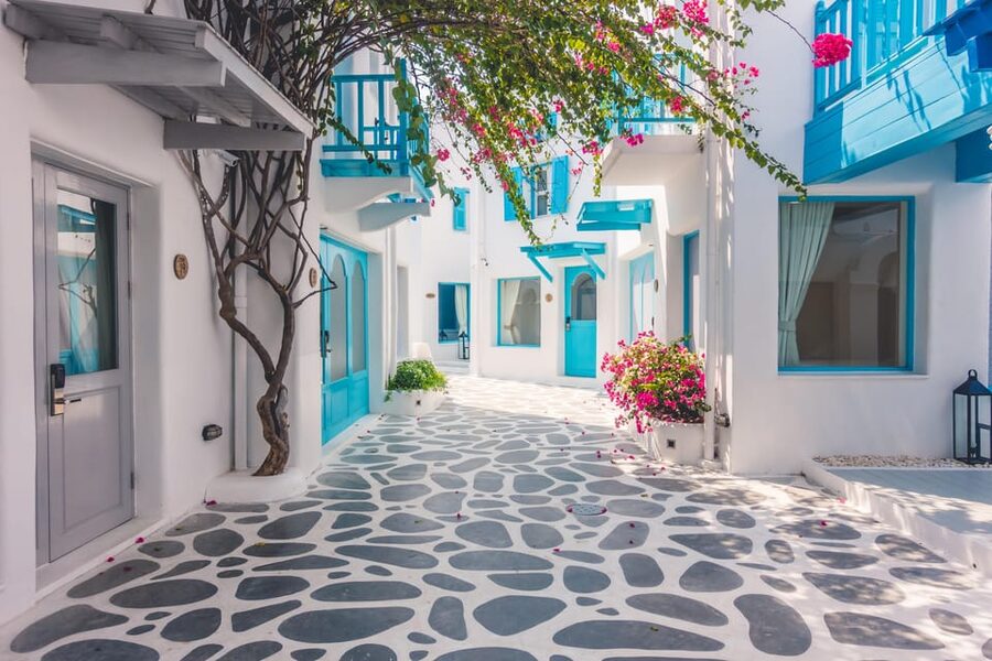 Santorini: Shore Trip to Bypass Cable Car with Boat Transfer - Key points at a glance
