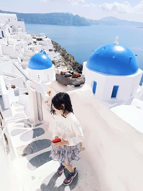 Santorini: Small Group Sightseeing Tour with a Local Guide - What the minivan and guide add
